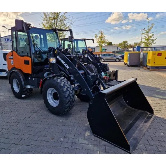Cargadora de ruedas Develon / Doosan DL 80-7