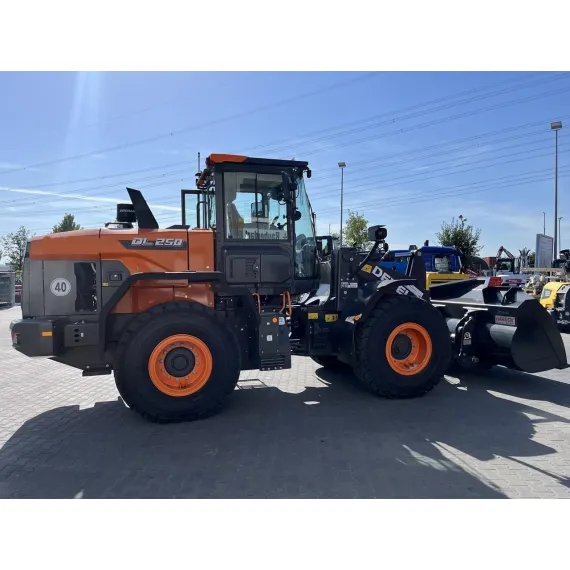 Колесный погрузчик Develon / Doosan DL250 - 7