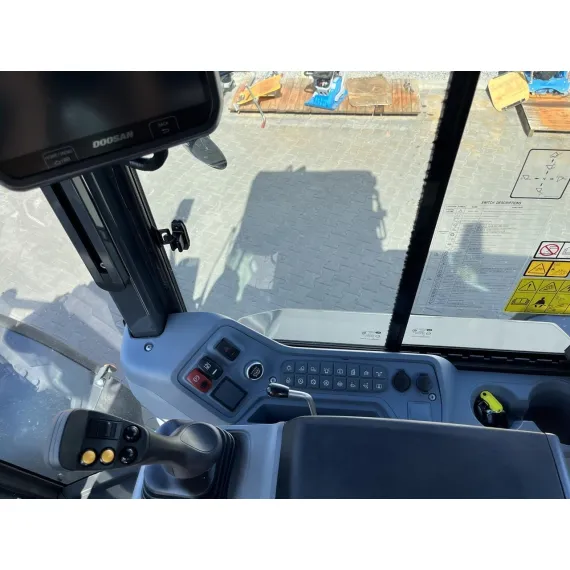 Колесный погрузчик Develon / Doosan DL250 - 7