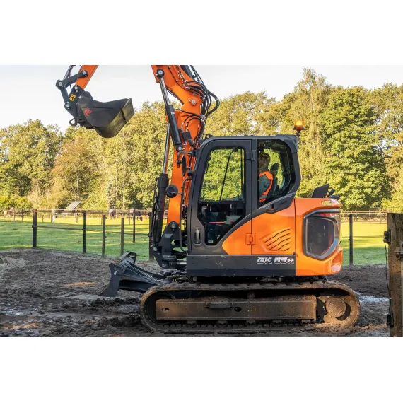 Excavadora de ruedas Develon / Doosan DX 85R-7