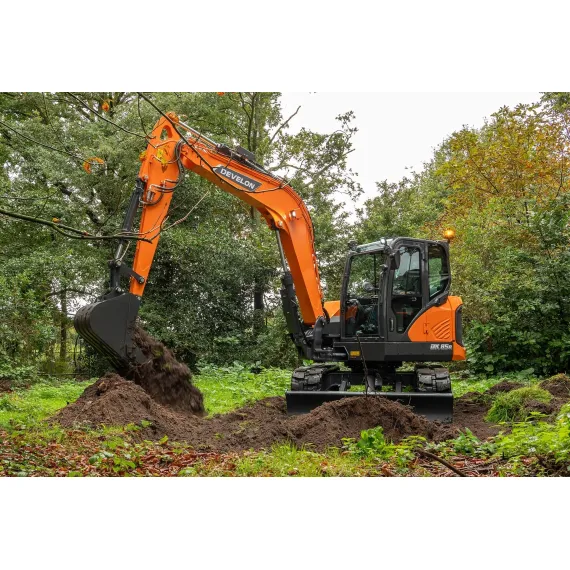 Excavadora de ruedas Develon / Doosan DX 85R-7