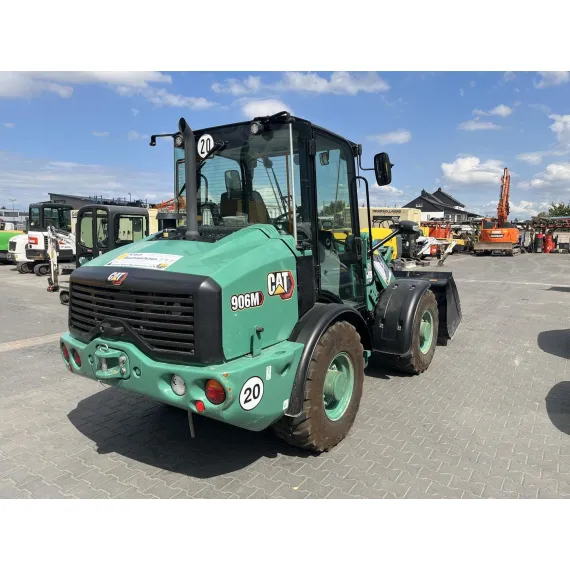 Cargadora sobre ruedas usada Caterpillar 906 M