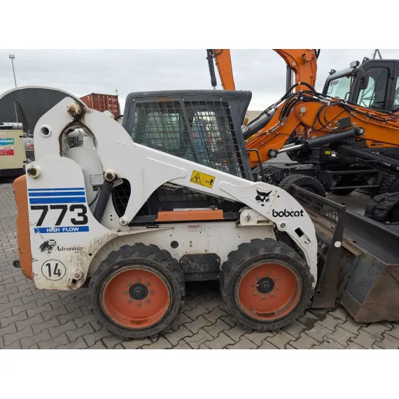 Cargadora compacta Bobcat 773 usada