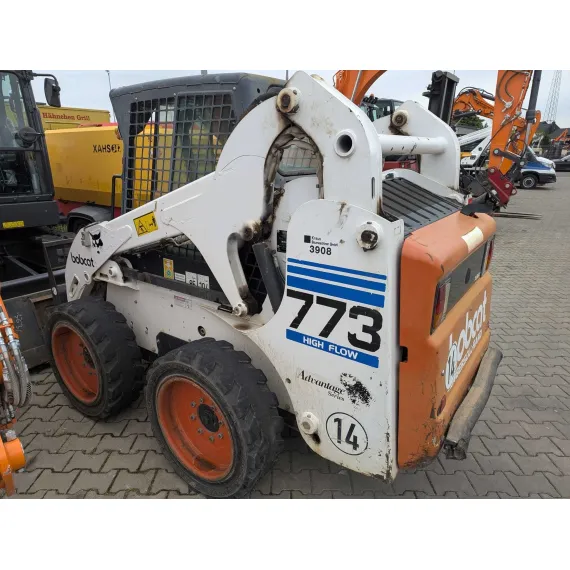 Cargadora compacta Bobcat 773 usada
