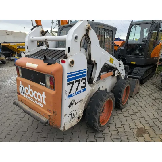 Cargadora compacta Bobcat 773 usada