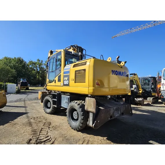 PELLE SUR PNEU KOMATSU PW 180