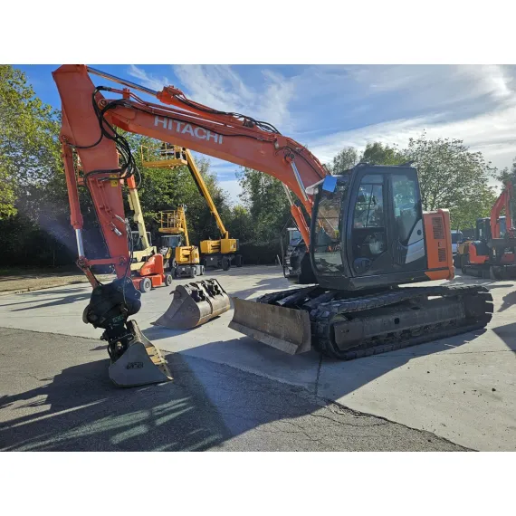 Hitachi ZX 135 US -6