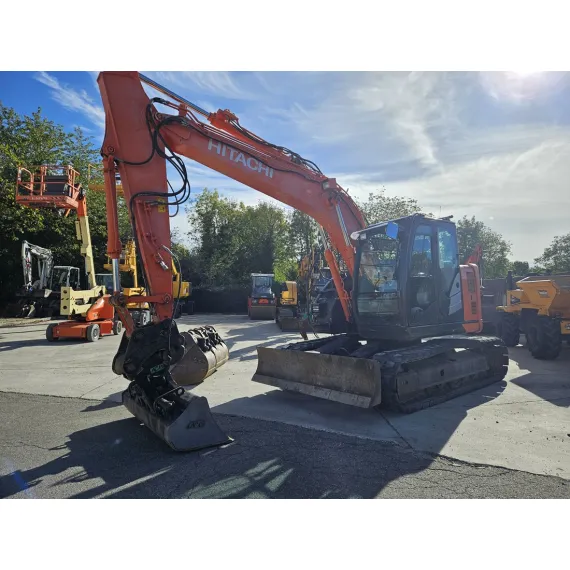 Hitachi ZX 135 US -6