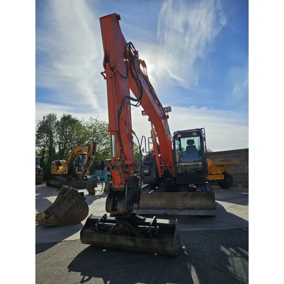 Hitachi ZX 135 US -6