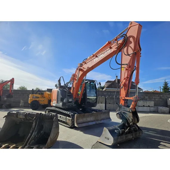 Hitachi ZX 135 US -6