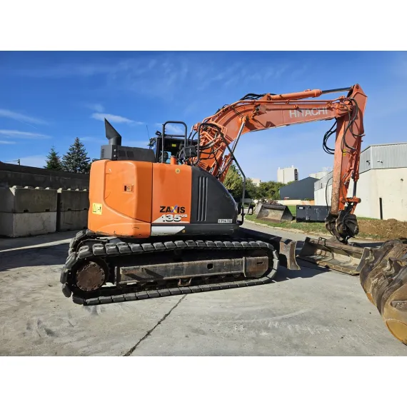 Hitachi ZX 135 US -6