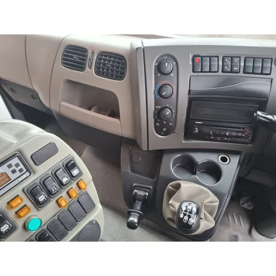Occasion – Balayeuses – Renault Midlum 220 Johnston – image 13