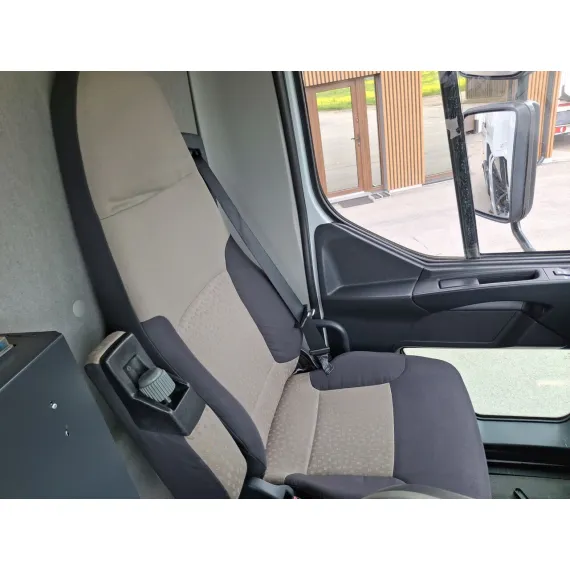 Occasion – Balayeuses – Renault Midlum 220 Johnston – image 17