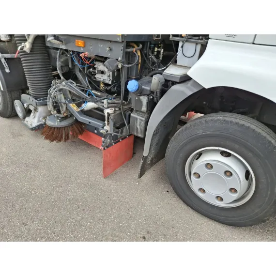 Occasion – Balayeuses – Renault Midlum 220 Johnston – image 7