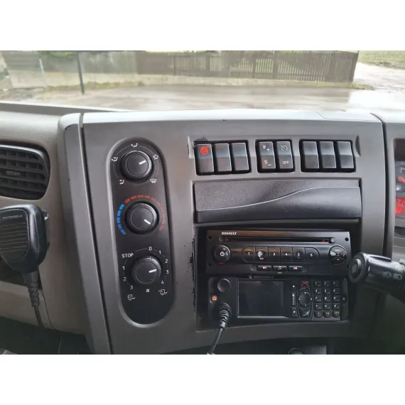 Occasion – Balayeuses – Renault Midlum 220 Johnston – image 28